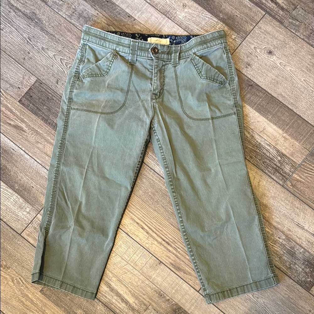 Levi’s - Green Cropped Casual Pants with Relaxed Fit - 8